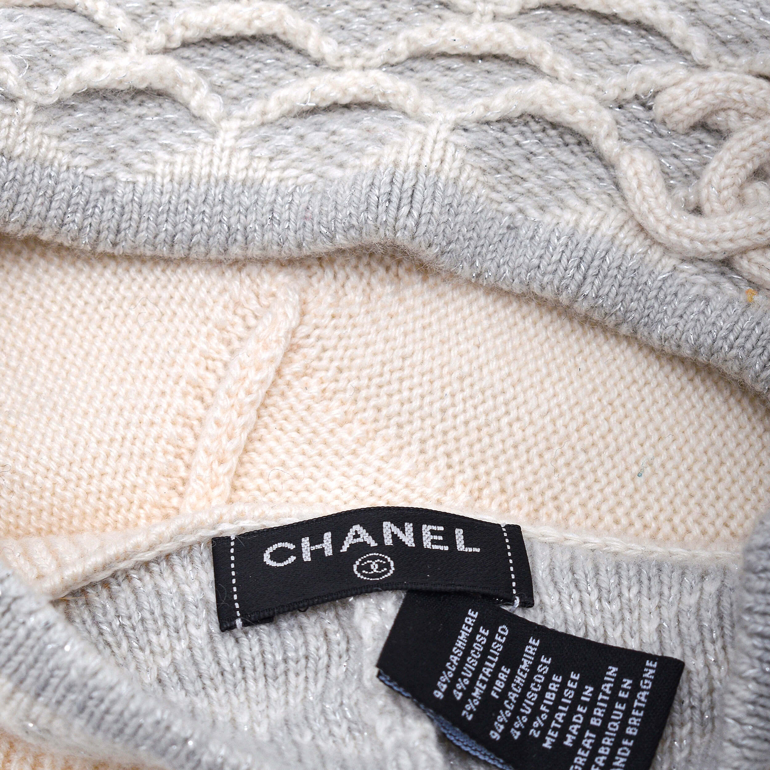 Chanel - Cream Knitted CC Beanie&Gloves Set